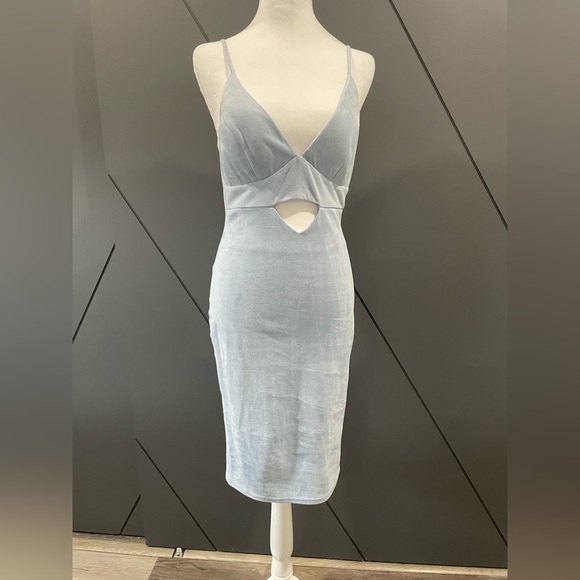 Sleeveless Light Blue Midi Dress with cutout - Picture 1 of 6